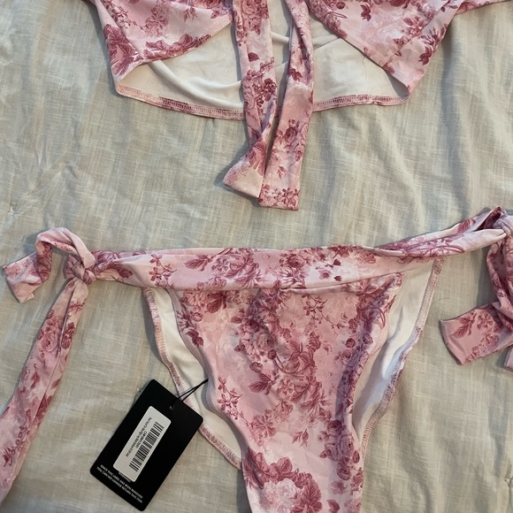 Pretty Little Thing pink floral tie bikini set - Picture 3 of 3